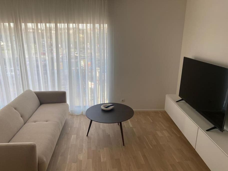 New Spacious Two Bedroom Center With Parking, Near Public Transport Люксембург Екстериор снимка
